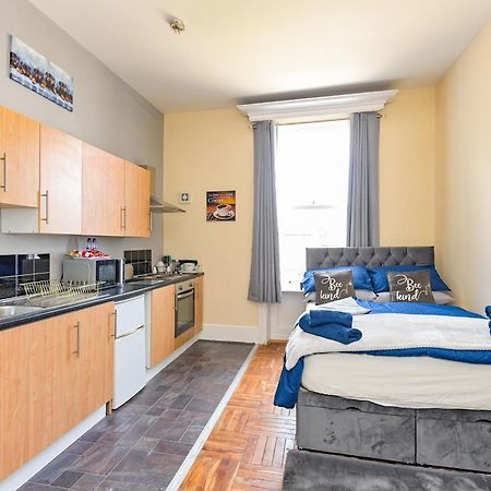 The Elm Wood Apartments Huddersfield Rom bilde